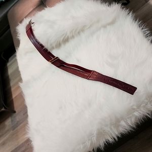 WhitehouseBlackmarket, 41 inches/6 1/2 ft, burgundy